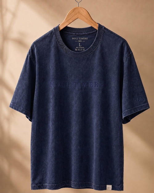 Polera Lavada 180 gr · Azul (últimas unidades) - frente colgada