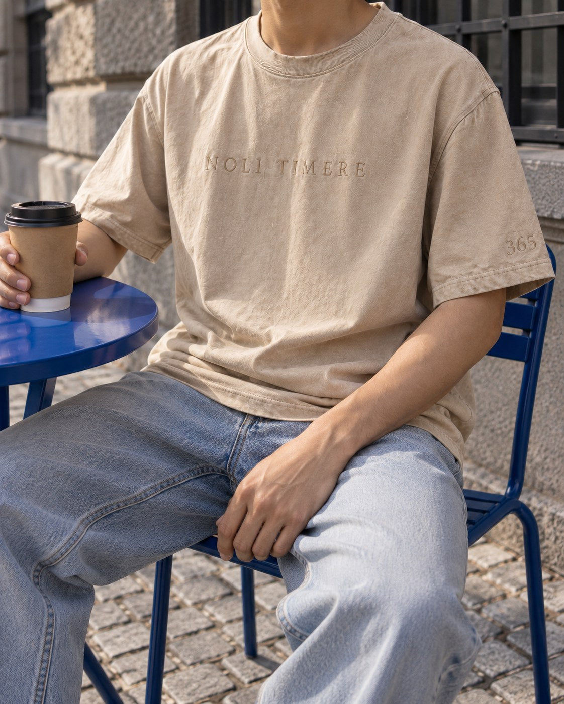 Polera Lavada 280 gr · Beige - en uso