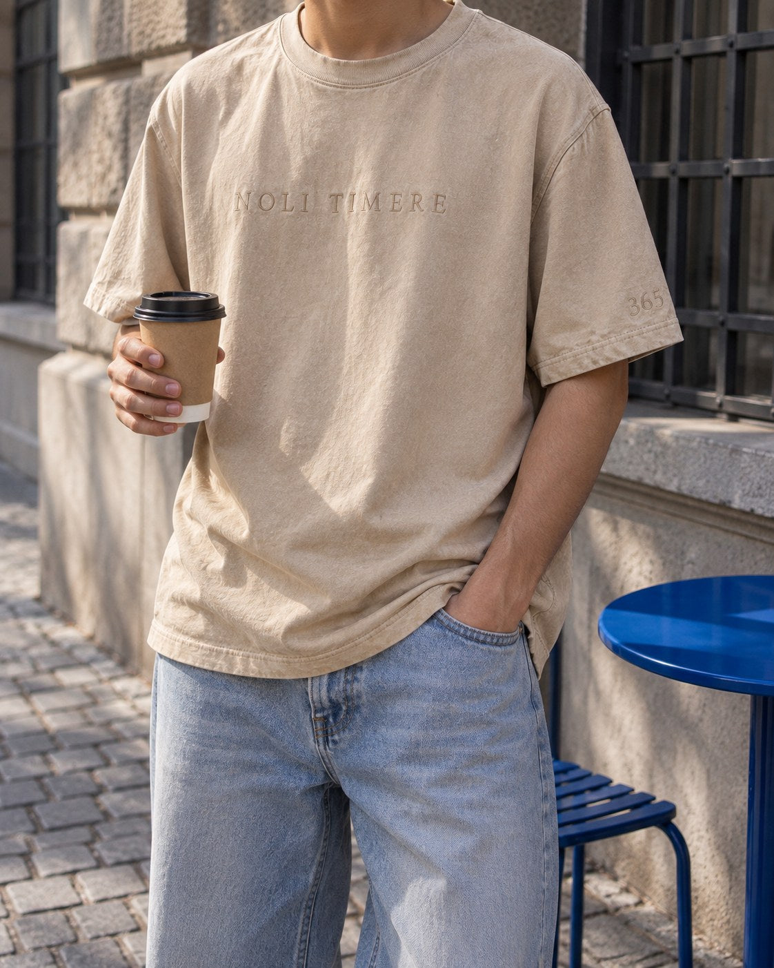 Polera Lavada 280 gr · Beige - en uso