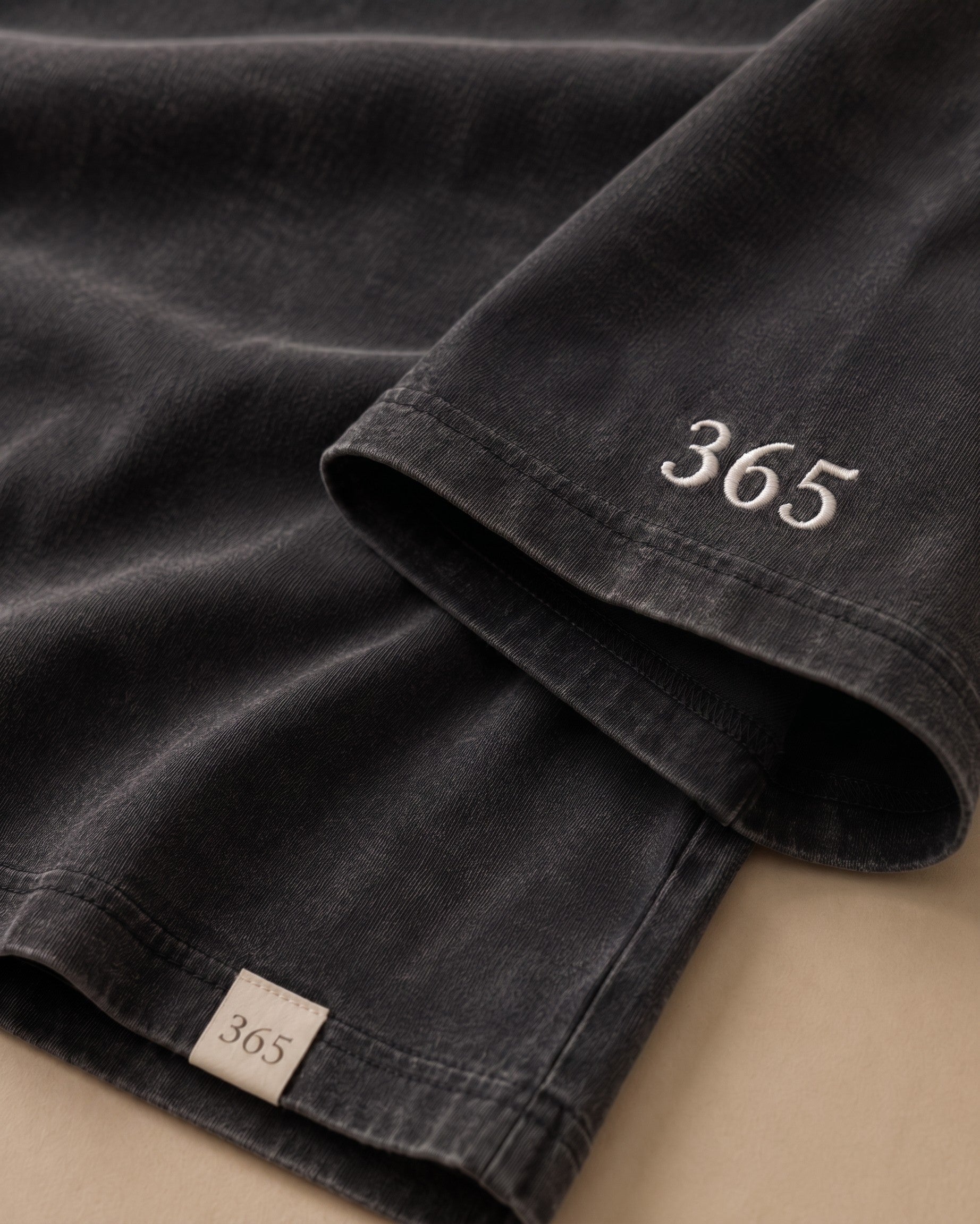 Polera Lavada 280 gr · Negra - detalle del 365