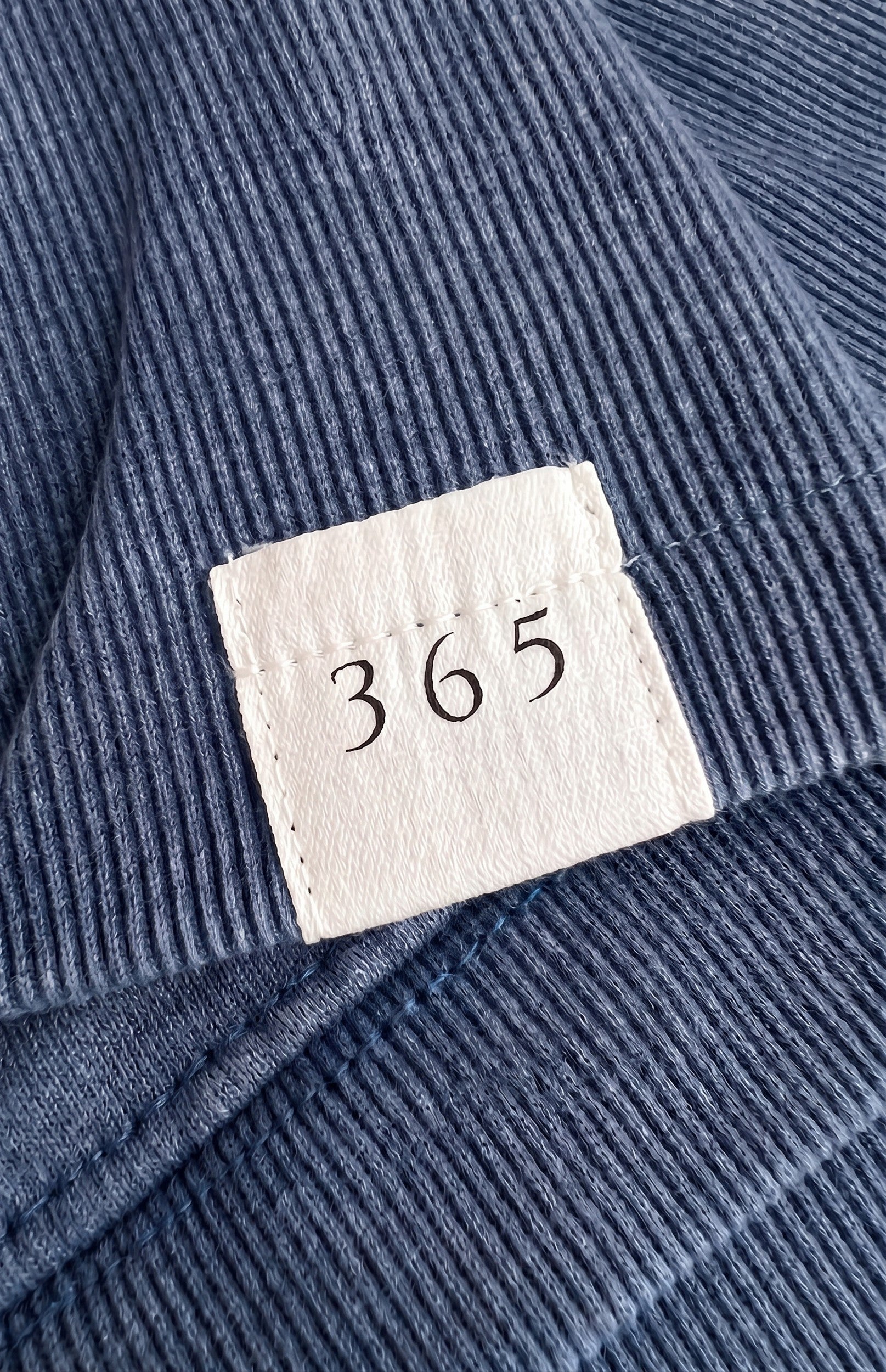 Polerón Lavado 340 gr · Azul - etiqueta de cuello 100% algodón